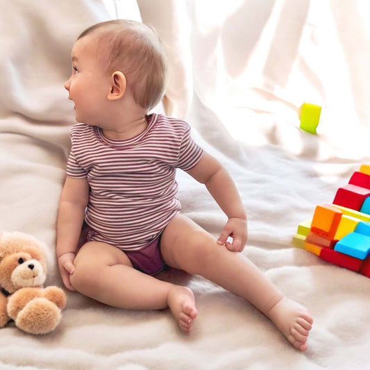 Body T-shirt OrganicEra P/E da neonato, a righe bordeaux