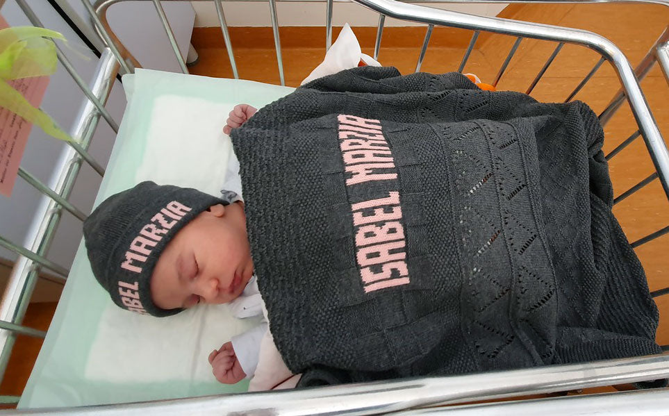 La copertina Prima Coccola è un relao utile da regalare a un neonato