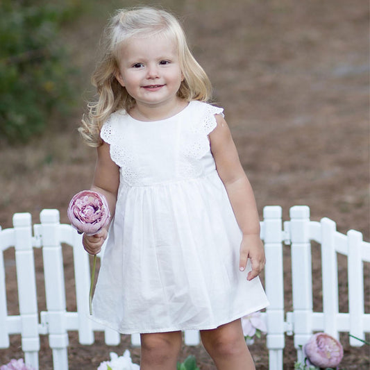 Abito senza maniche in mussola organica OrganicEra con smerlatura, bianco