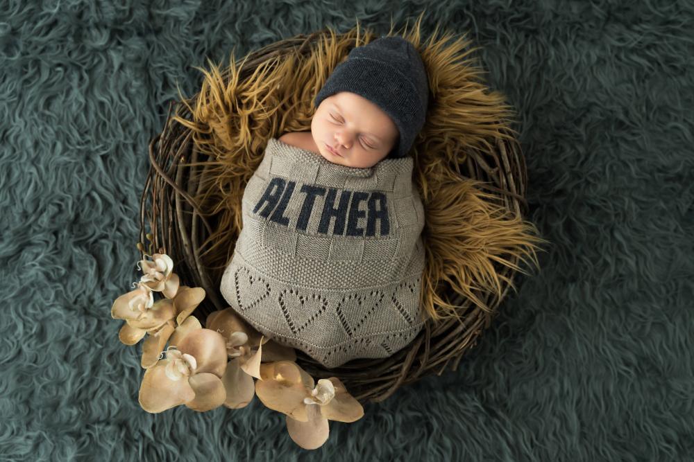 bambino con cuffia e coperta neonato personalizzata by PrimaCoccola